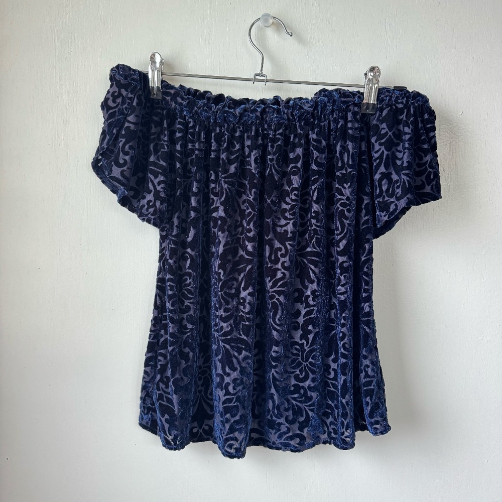 Hollister off-the-shoulder velvet blue top size XS